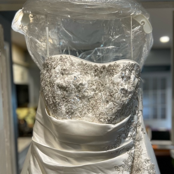 David’s Bridal - Picture 4 of 12